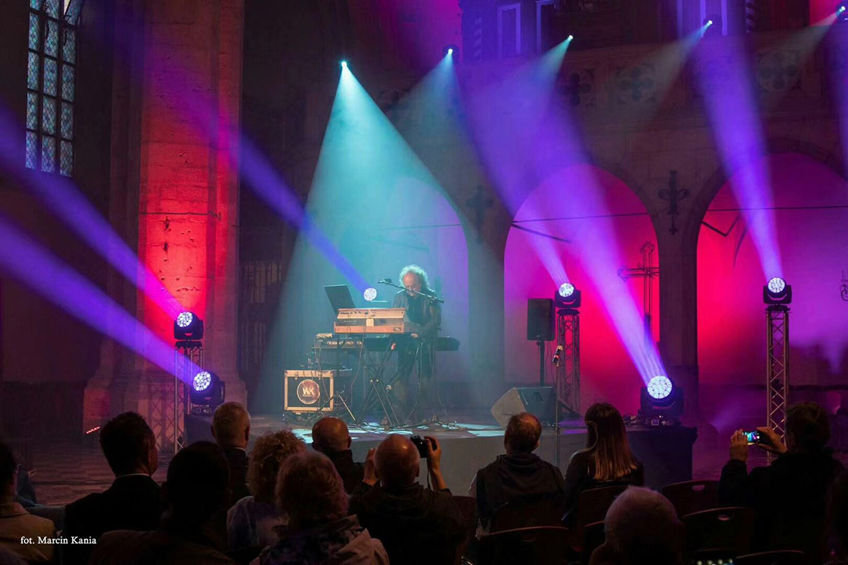 Leahua-19x15W-B-E-Eye Moving-Head-Light- (2)